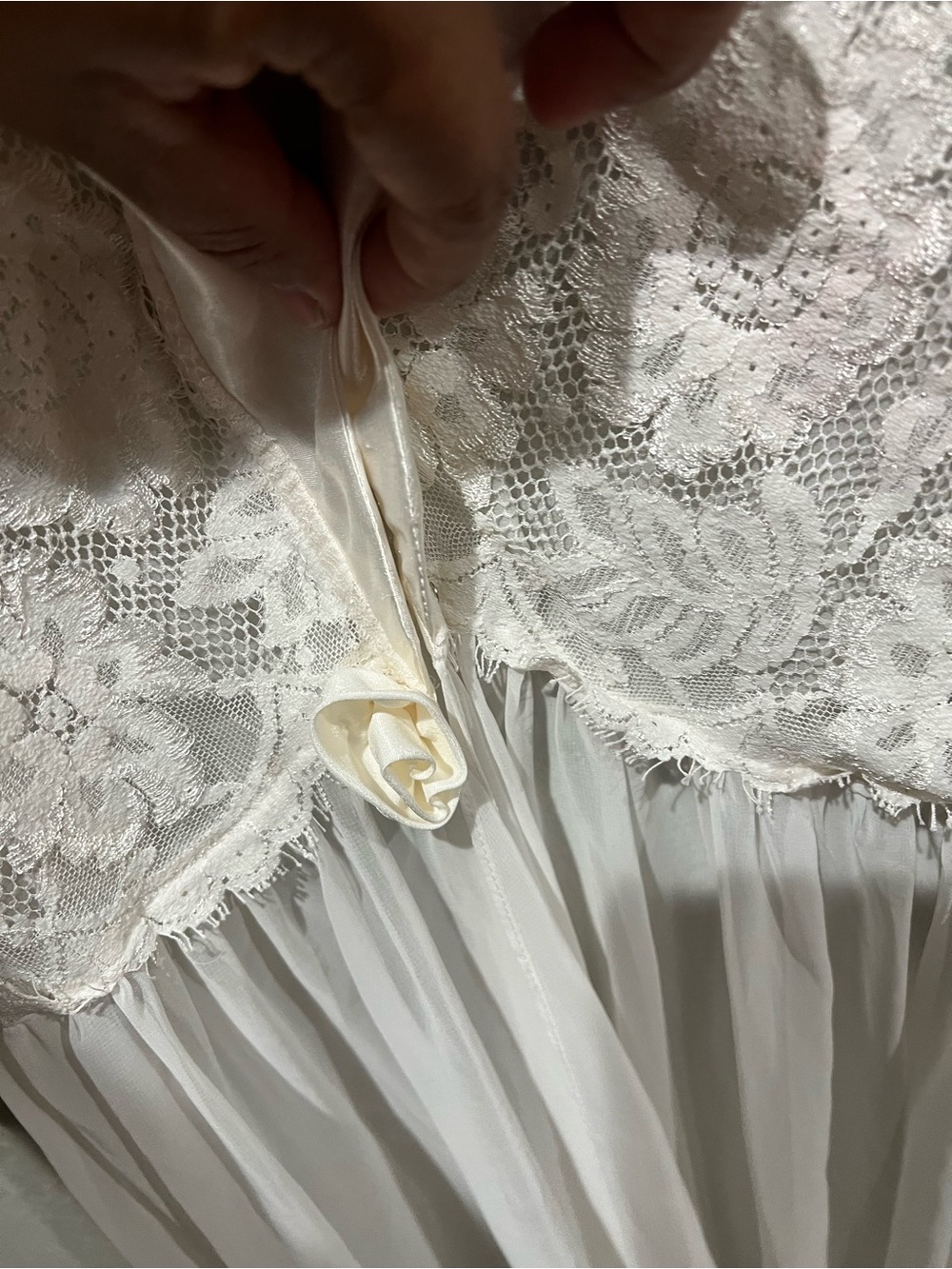 Ivory Satin & Chiffon Long Open Robe with Lace Trim Vintage Victoria Secret - Picture 5 of 8